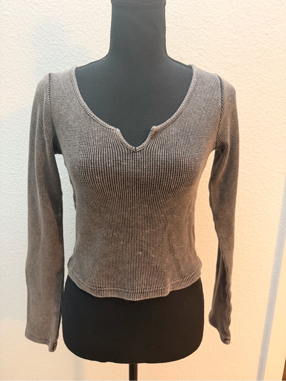 VS Pink Women’s Long Sleeve Ribbed V-Neck Sweater - Gray